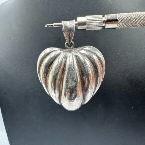 Sterling Silver Puffy Heart Pendant Ribbed Chunky Statement Signed NF 7 Grams - Picture 2 of 16